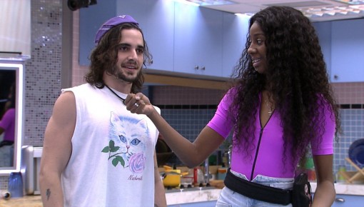 Brothers 'casam' Fiuk e Juliette em brincadeira no BBB21