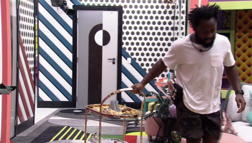 Brothers do BBB 22 recebem comes e bebes do pré-festa