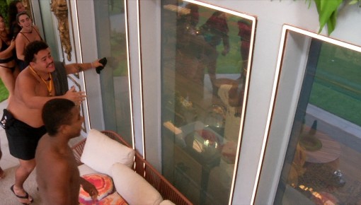 Brothers 'flagram' Lázaro Ramos na casa do BBB 24