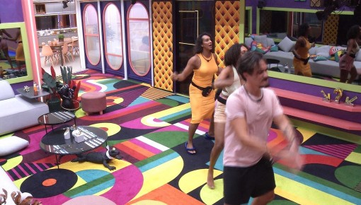 Brothers se animam ao som de 'Envolver', de Anitta, no BBB 22