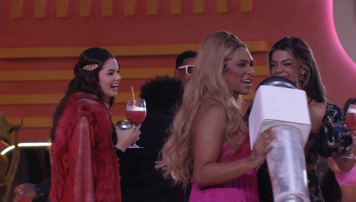 Brunna Gonçalves avisa no BBB 22: 'Amanhã sou Líder, hein!'