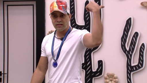 Caio comenta sobre Fiuk: 'Não está nem olhando na minha cara'