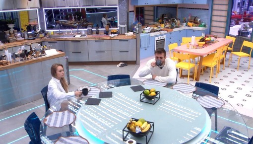 Carla Diaz e Arthur tomam café da manhã no Vip do BBB21