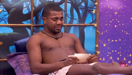 Com carta da família em mãos, Davi chora no BBB 24