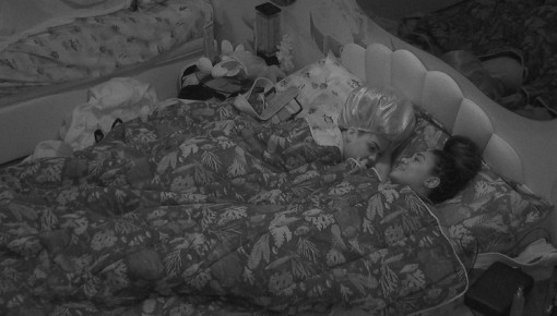 Em conversa com Marvvila, Sarah Aline revela crush em cantor