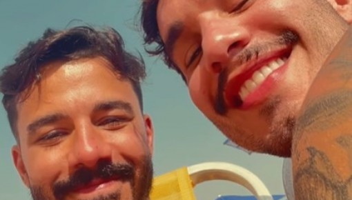 Ex-BBB Mateus Pires reata namoro com Junior Souto: 'Estou feliz'