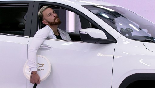 Festa do Líder sem Líder causa na internet: 'Para a história!'