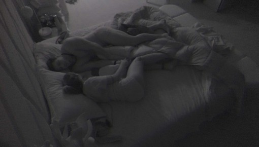 Gustavo sugere voto em Paula, e opina: 'É muito debochada'