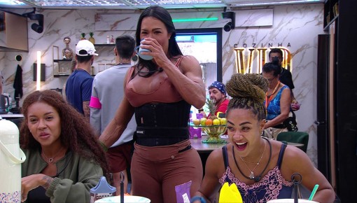 No BBB 25, Mateus brinca com Aline: 'Você é a Gracyanne mirim'