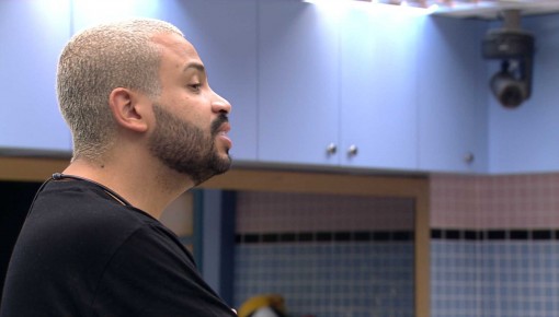 Projota fala sobre brother: 'Difícil de lidar com esse cara'