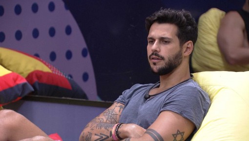 Rodrigo afirma: 'Vou dormir naquele Big Fone'