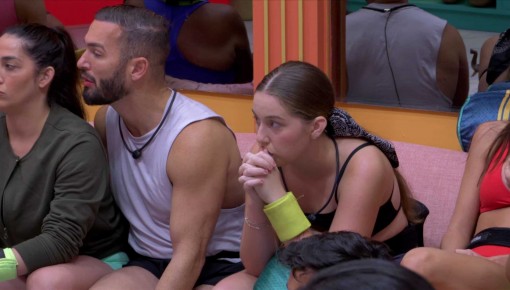 Tadeu Schmidt conversa com Raissa após crise alérgica: 'Que susto hein?'