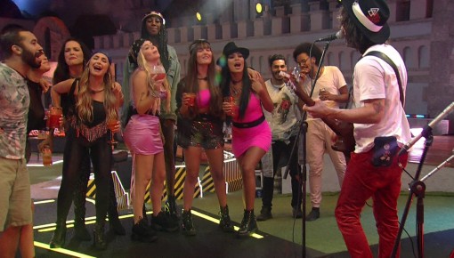 Vídeos BBB21: brothers cantam na Festa do Líder Fiuk