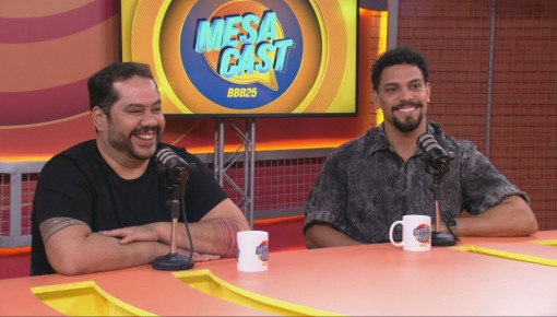 Vinícius faz 'tira-teima' de flertes com Renata