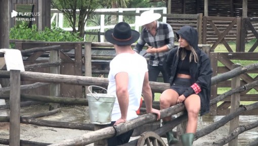 Hariany Almeida ensina Lucas Viana a cuidar das ovelhas