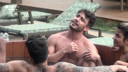 Lucas e Netto cantam sucessos do sertanejo raiz no ofurô