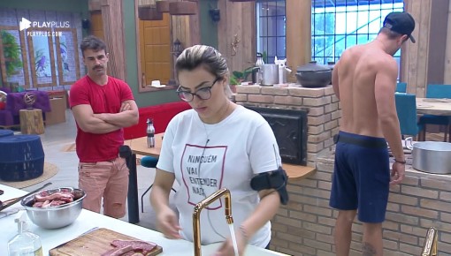 Peões tentam descobrir quem causou a nova punição na sede