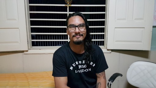 Vanderson, do BBB19, passa o tempo fazendo crochê!