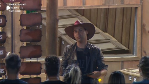 Viny define tarefas da semana para os peões