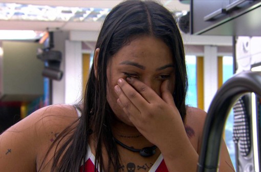 BBB 26: Chaiany chora por saudades da família