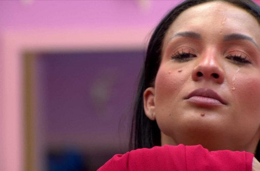 BBB 26: em dia de Paredão, Maxiane chora ao arrumar malas