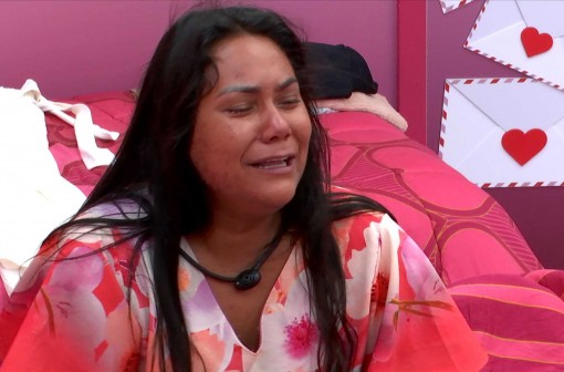 Chaiany chora e desabafa: 'Nunca consegui mudar'