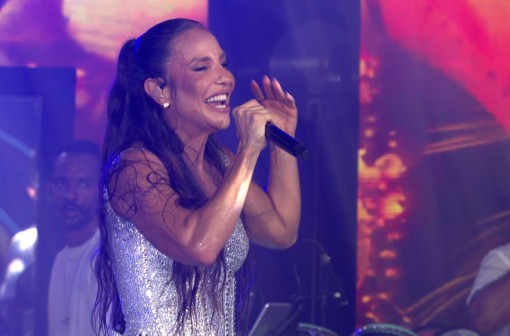 Ivete Sangalo brinca com dummy do BBB 26: ‘Está me paquerando'