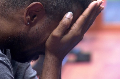 Leandro Boneco chora no BBB 26 e desabafa: 'Sobreviver ao jogo'