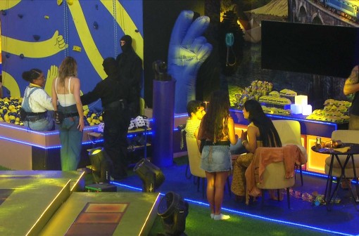 Milena ouve DR de quarteto e comemora: 'Bravo'