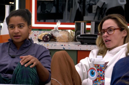 Milena se espanta com apelido mencionado por Jordana: 'Estranho'