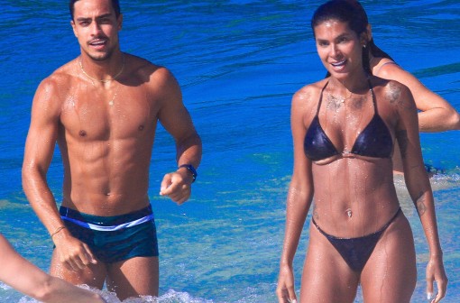 Pocah curte praia no Rio de Janeiro com o namorado