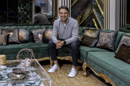 Que horas começa o BBB 26 hoje, domingo (8)?