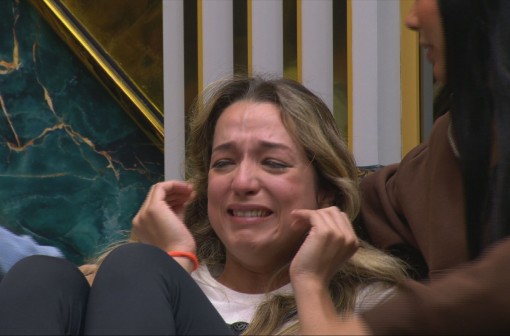Samira comemora vaga no Top 10 do BBB 26: 'Ganhei uma casa'