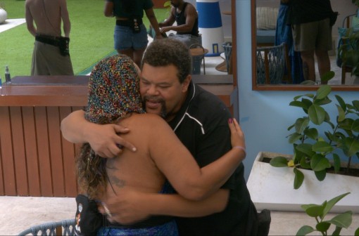 Solange Couto chora no BBB 26 e pede abraço a Babu Santana