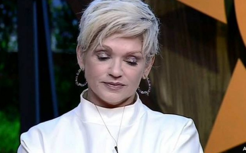 Ao vivo, Andréa Nóbrega entrega sobre caráter em meio a casamento