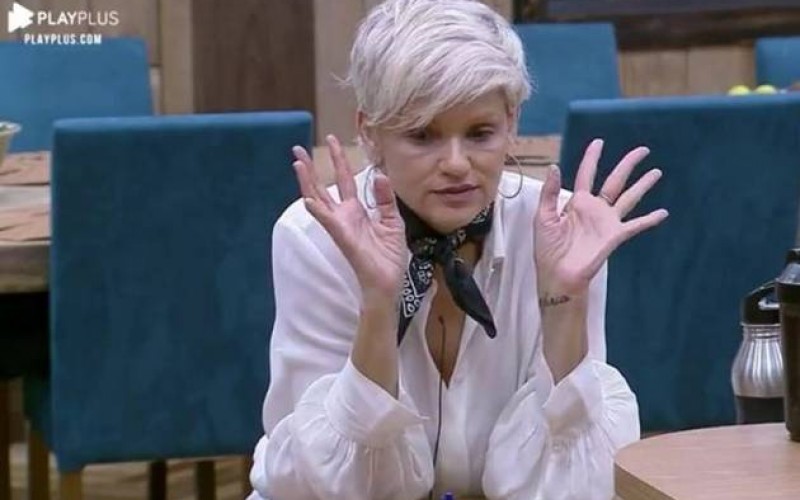 Andréa Nóbrega é criticada na web após comentários sobre Sabrina