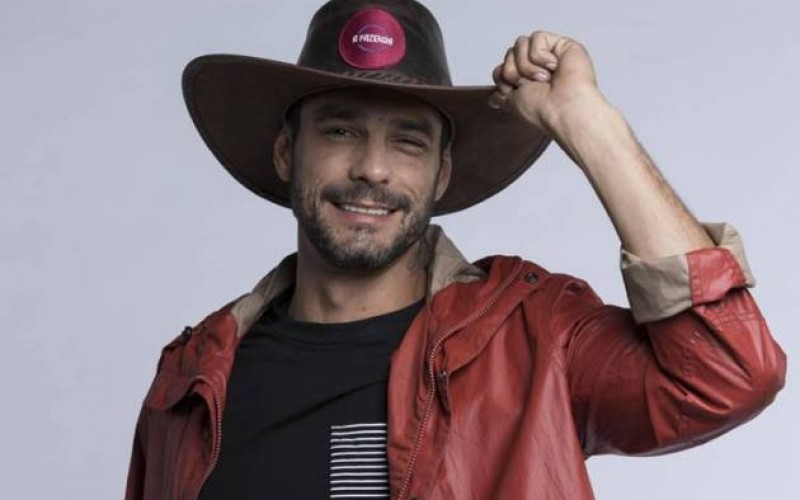 Diego faz referência ao BBB enquanto arruma as malas para a final