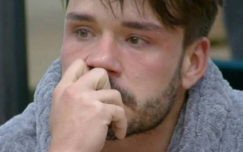 Lucas fica nervoso e discute com apresentador