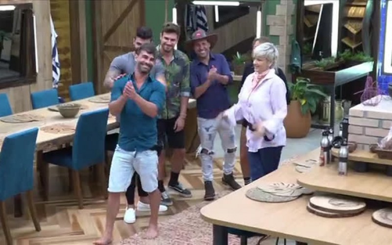 A Fazenda 11 pega fogo após terceira eliminação