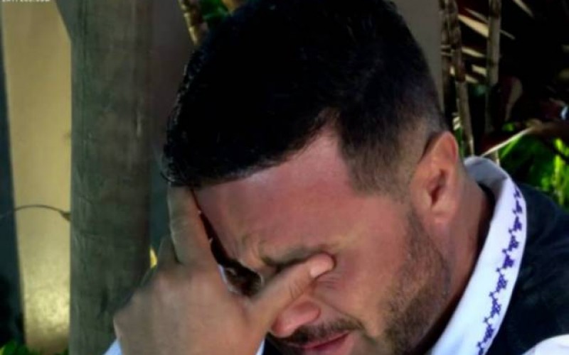 Rodrigo Phavanello chora durante Festa Portuguesa