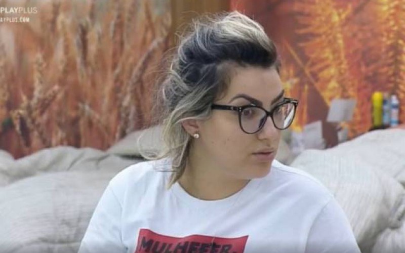 Thayse critica atitude de peoa e revela seu voto para a roça