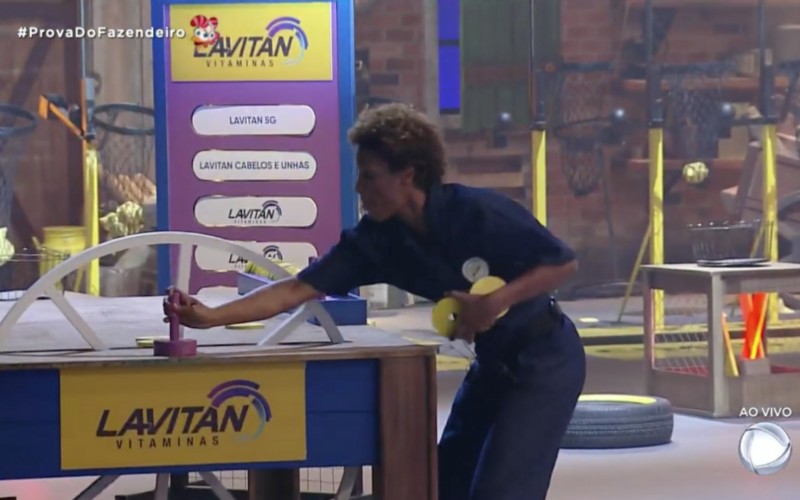 A Fazenda 12: Lidi escapa da roça e é a nova fazendeira