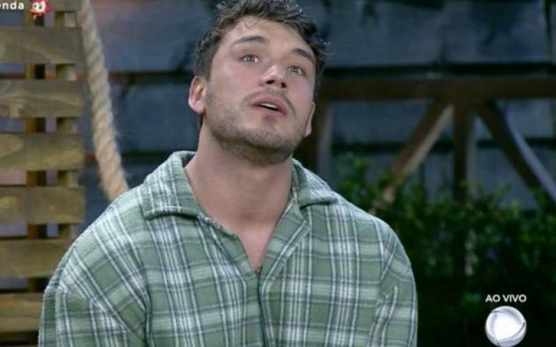 Lucas reclama de Hariany