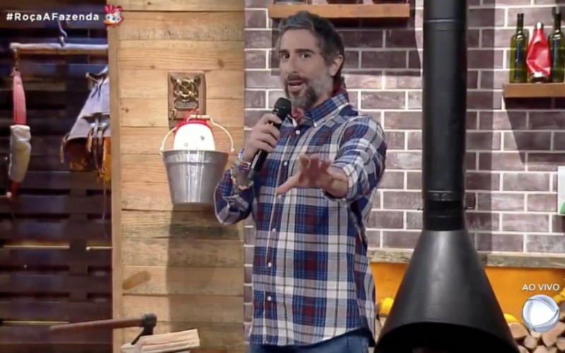 A Fazenda: Marcos Mion anuncia eliminação e roça surpresa