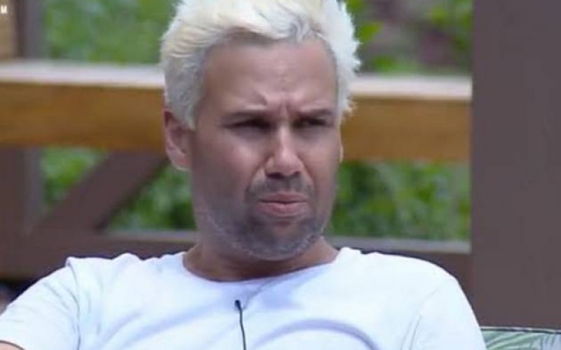 A Fazenda: “O Lucas só ajuda a Thayse pra agradar a Hari”, diz Viny