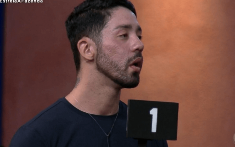 A Fazenda 13: Rico se desentende com MC Gui e dá patada em Pecoraro