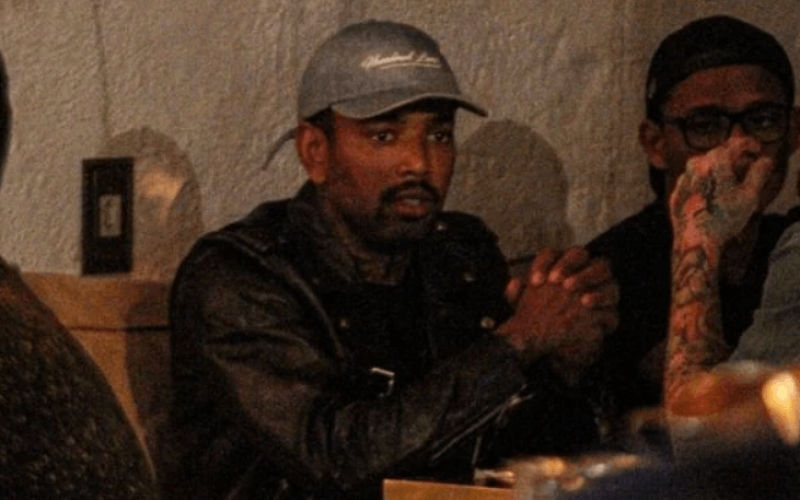 Nego do Borel é flagrado em bar no Rio após expulsão de A Fazenda 13