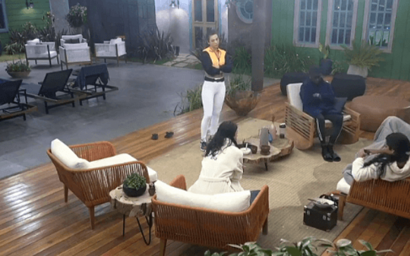  Bia pede ajuda do que falar na indicação de Babi | A Fazenda 14 