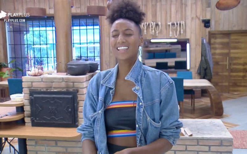 Afinada, Sabrina Paiva solta a voz em sucesso de Adele