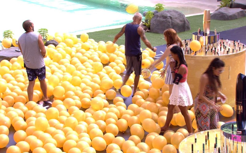 Ana Clara comemora, depois de ganhar 20 mil reais: 